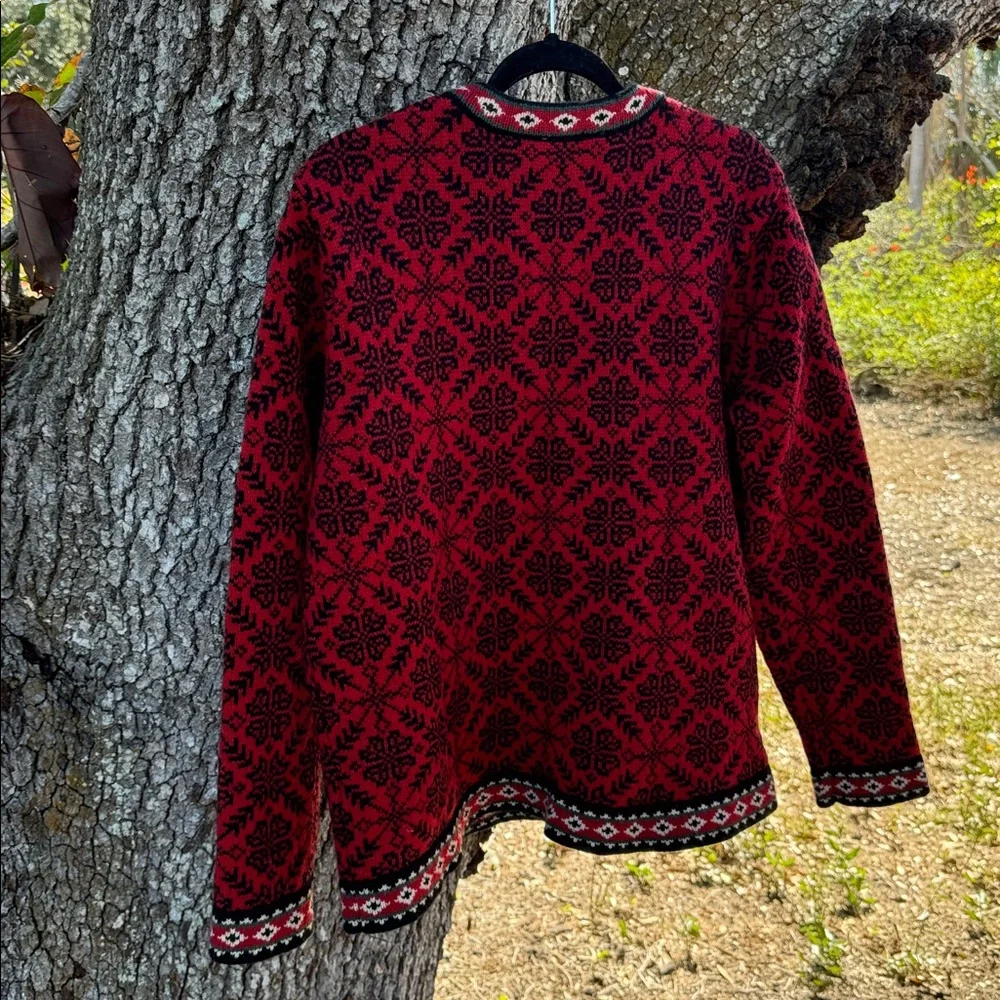 XL Vtg.L.L.Bean 100% Merino Lambswool red and black Nordic Fair Isle sweater.XL